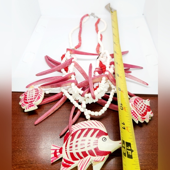 Puka Sea Shell Bead & Chip Dyed Red Coconut Painted Fish Necklace Surfer Island - Picture 2 of 8